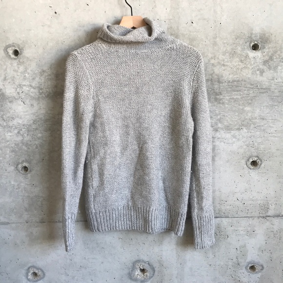 Banana Republic Gray Sweater - Picture 7 of 7